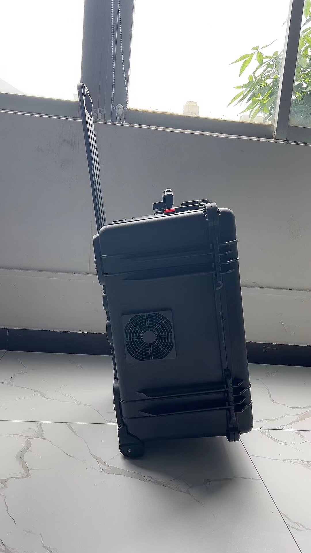 金安手拉箱型移动通信干扰器